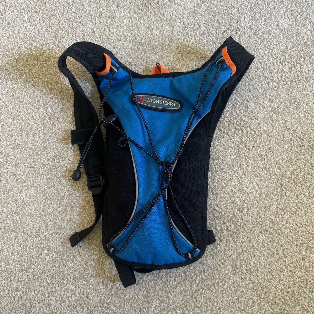 High Sierra 1.5 L Gulp Hydration Pack Running, Skiing, Hiking, Walk (No bladder)